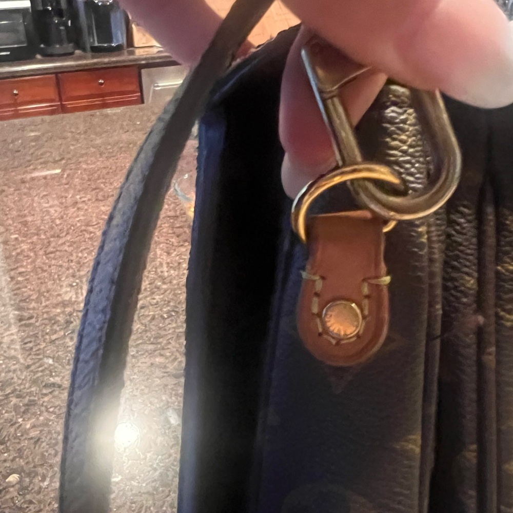 Louis Vuitton Pochette Métis Monogram - Picture 13 of 15